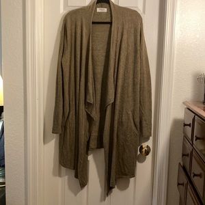 Zenana size L sweater wrap